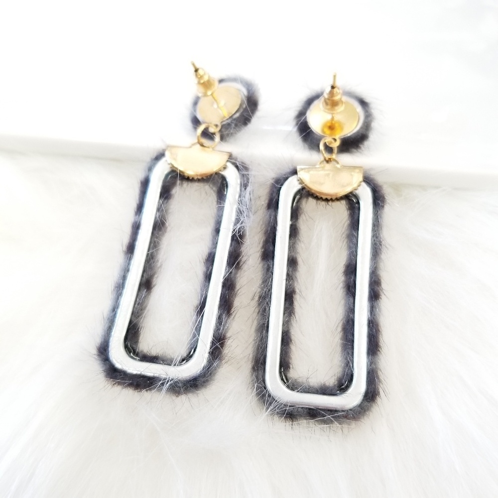 Gray faux fur leapord earrings - Picture 3 of 3